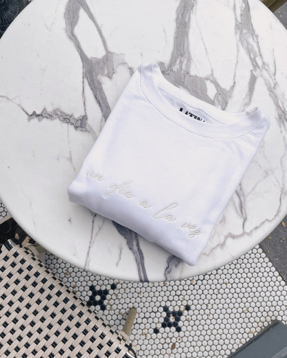 'Un Dia a La Vez' Embroidered White Crewneck