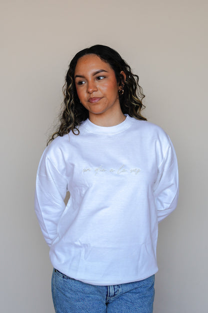 'Un Dia a La Vez' Embroidered White Crewneck