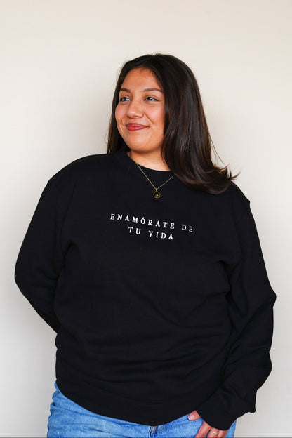 'Enamórate De Tu Vida' Embroidered Black Crewneck
