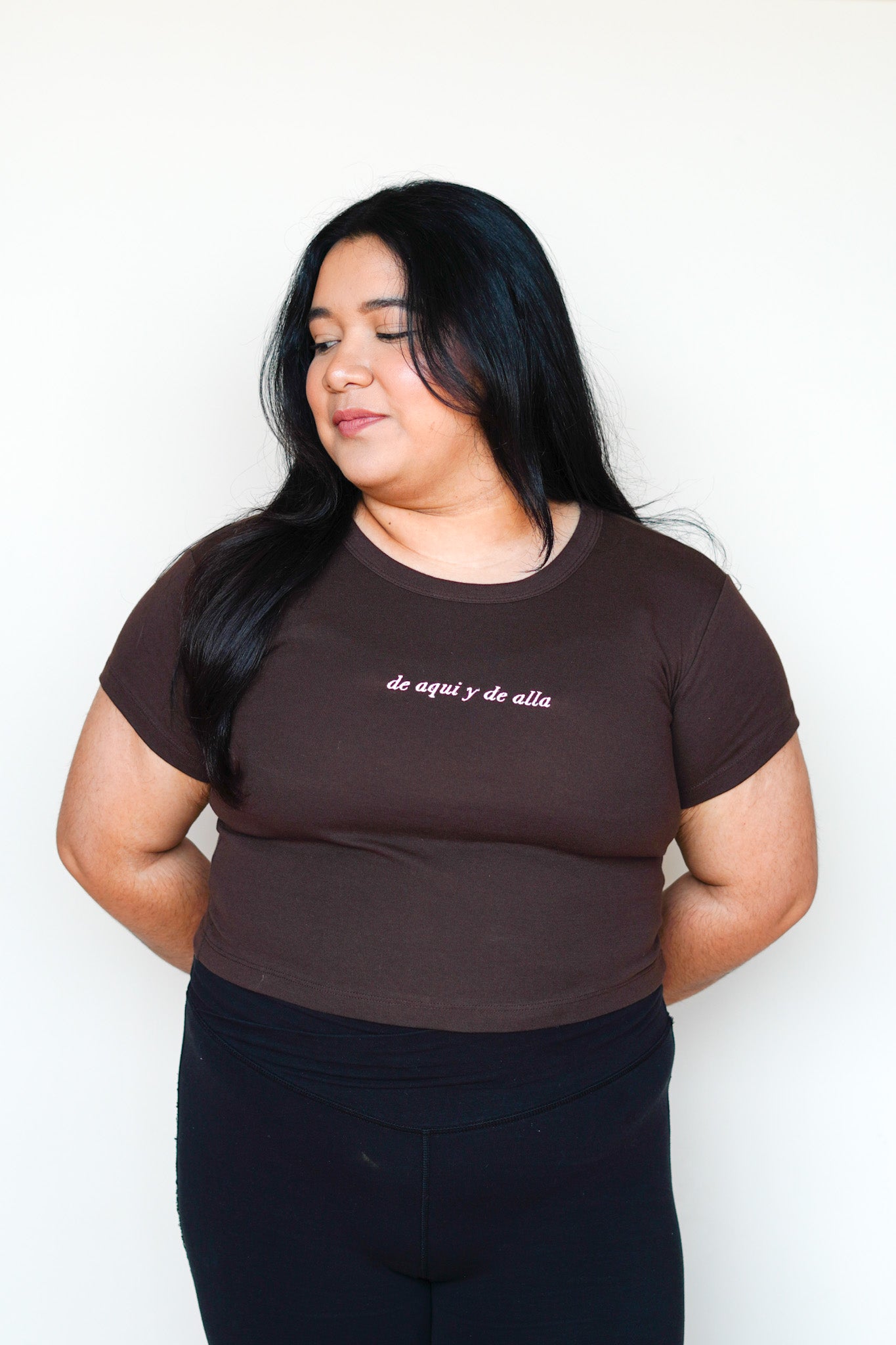 'De Aquí y De Allá' Embroidered Brown Rib Baby Tee