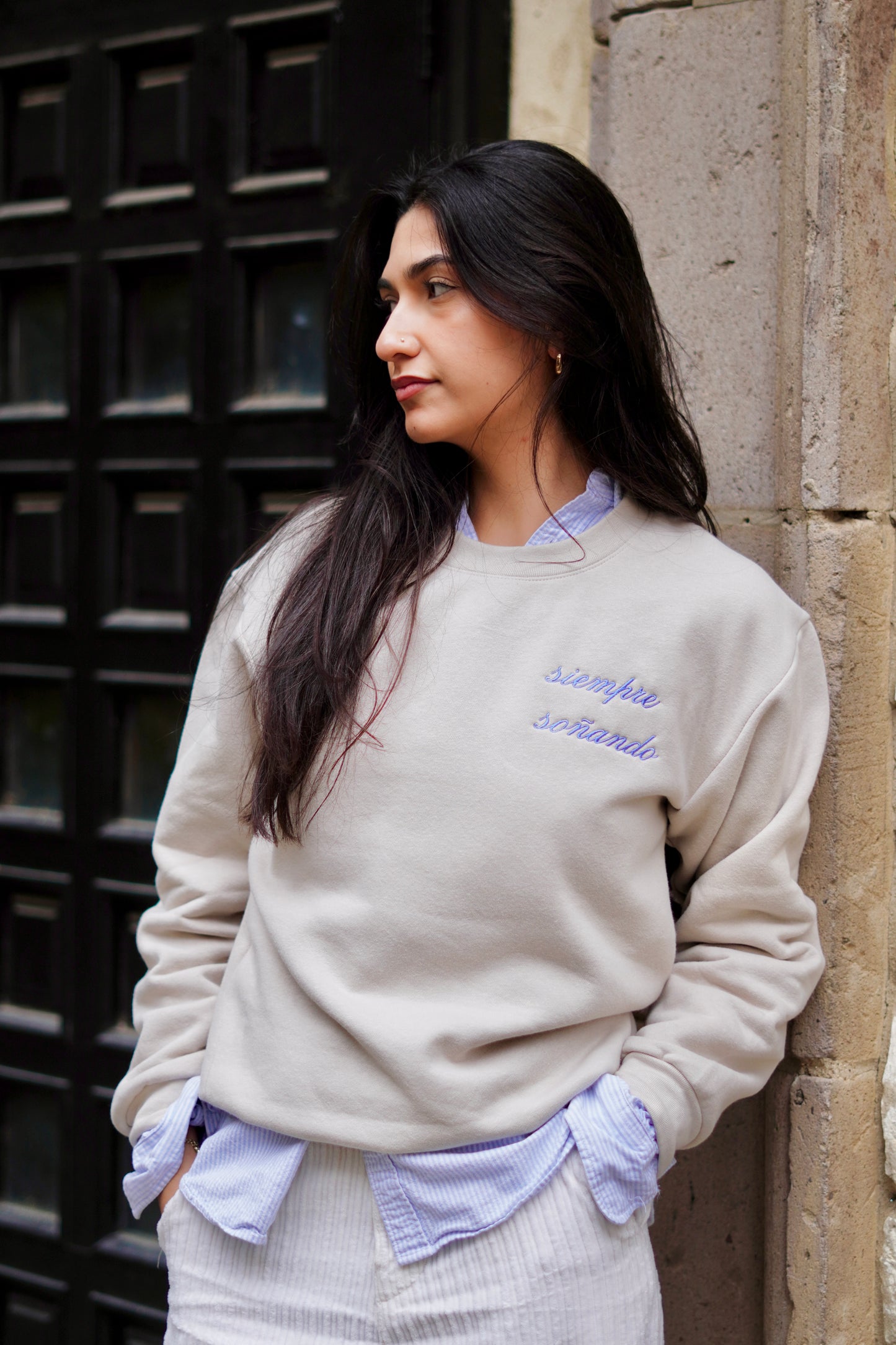 'Siempre Soñando' Embroidered Light Cream Crewneck