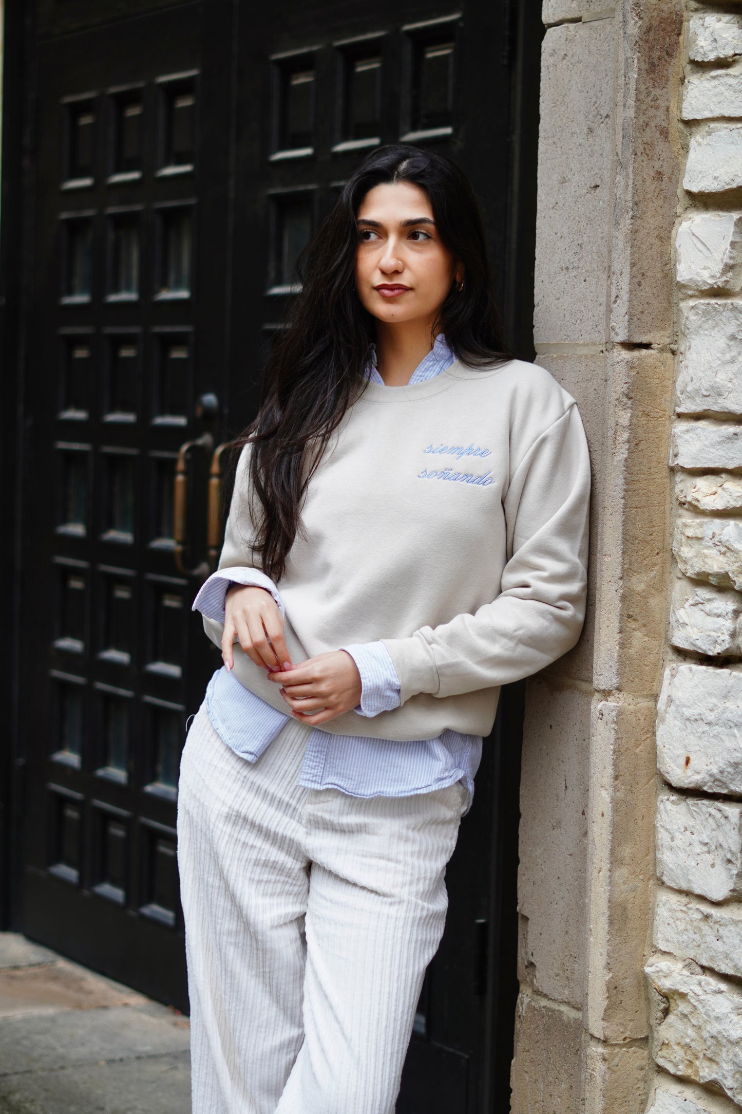 'Siempre Soñando' Embroidered Light Cream Crewneck