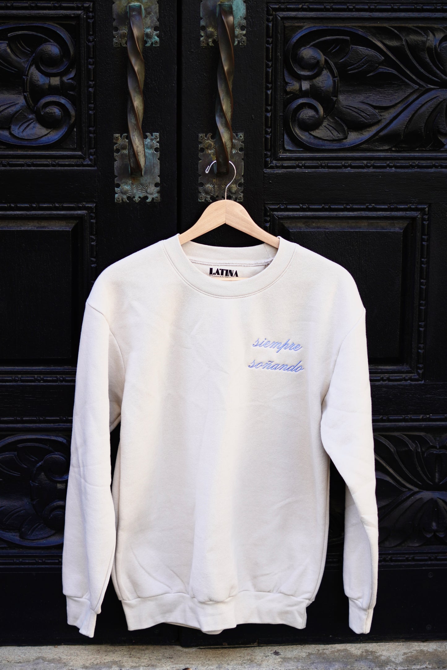 'Siempre Soñando' Embroidered Light Cream Crewneck