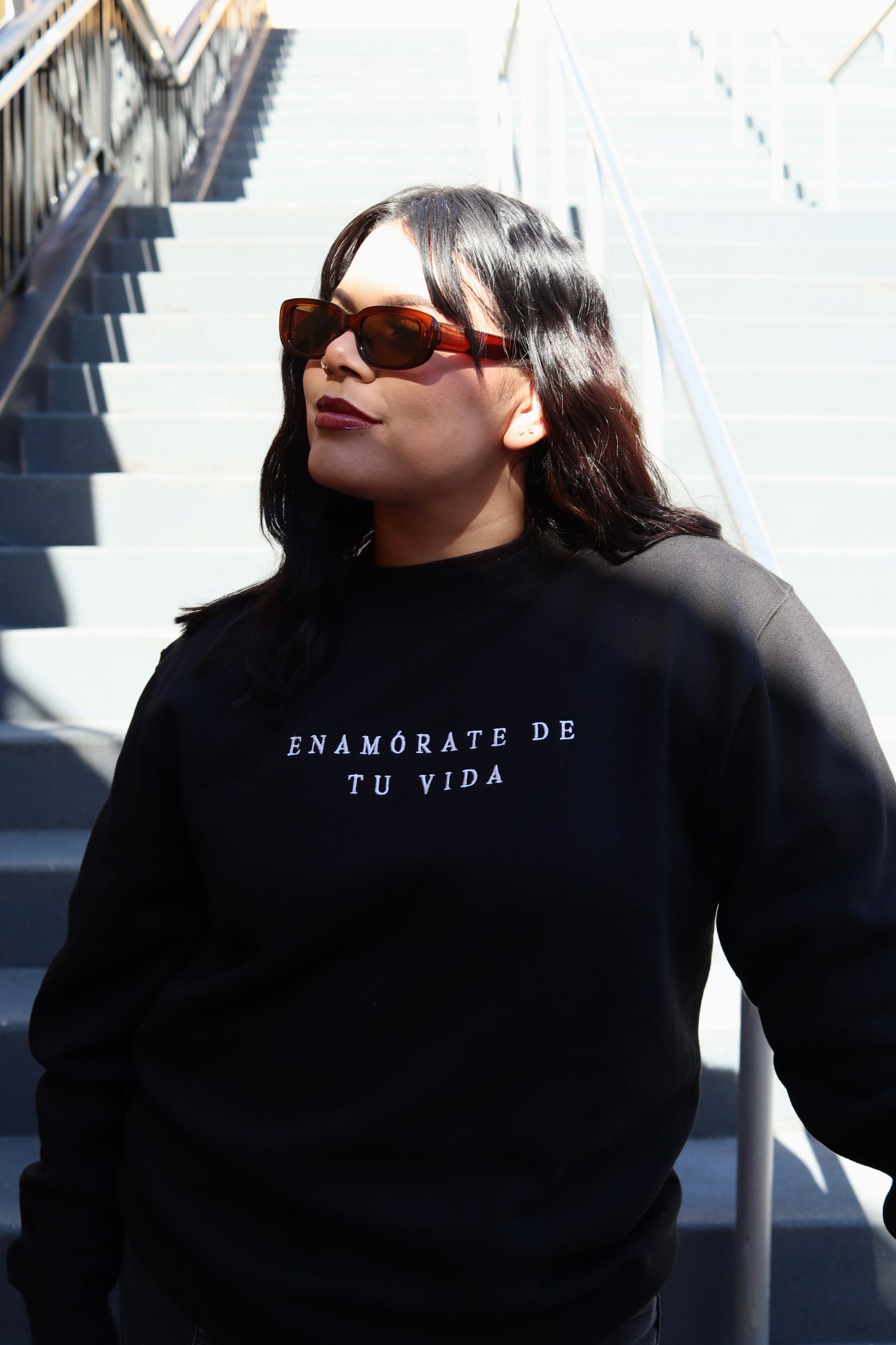 'Enamórate De Tu Vida' Embroidered Black Crewneck