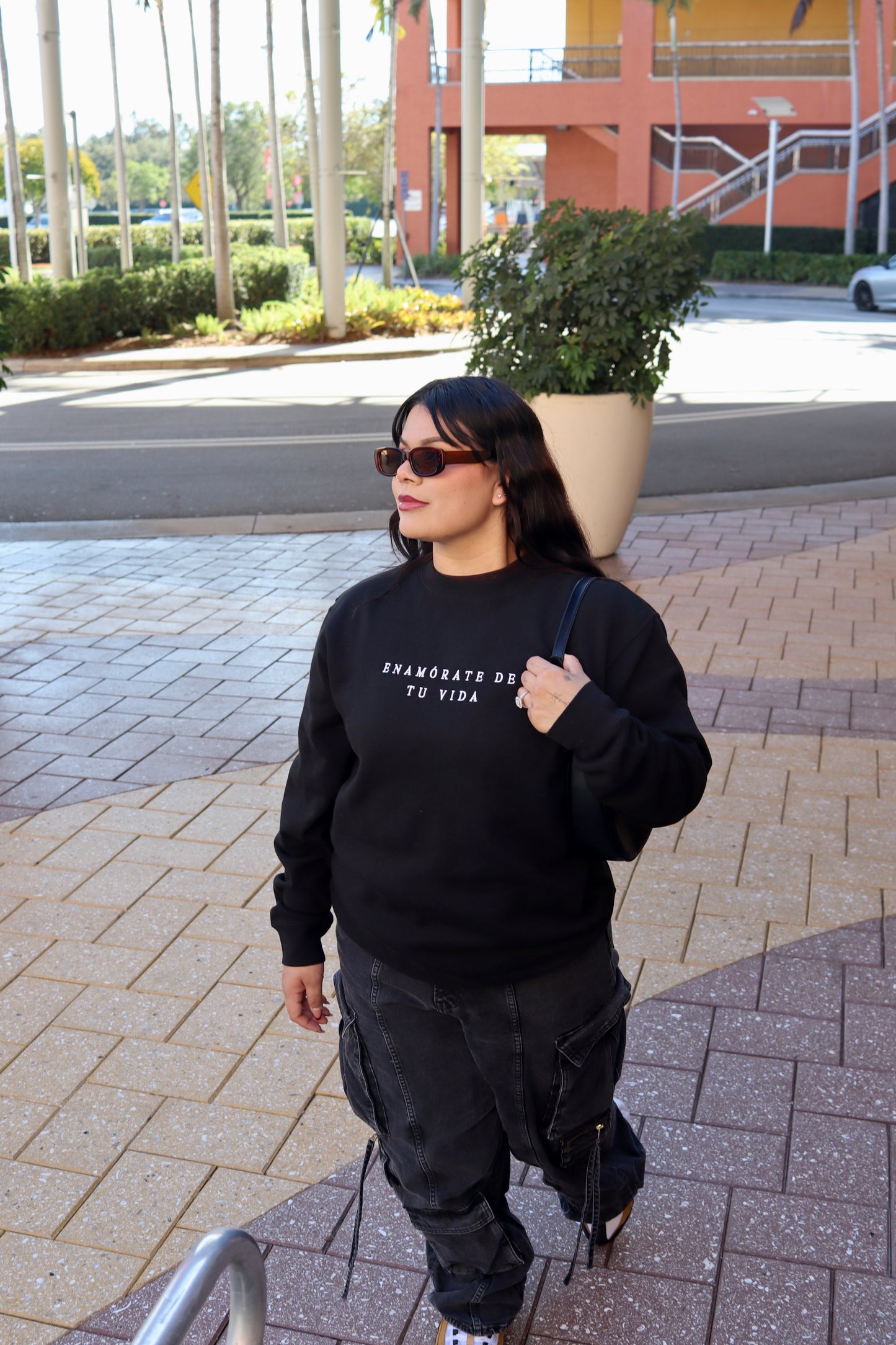 'Enamórate De Tu Vida' Embroidered Black Crewneck