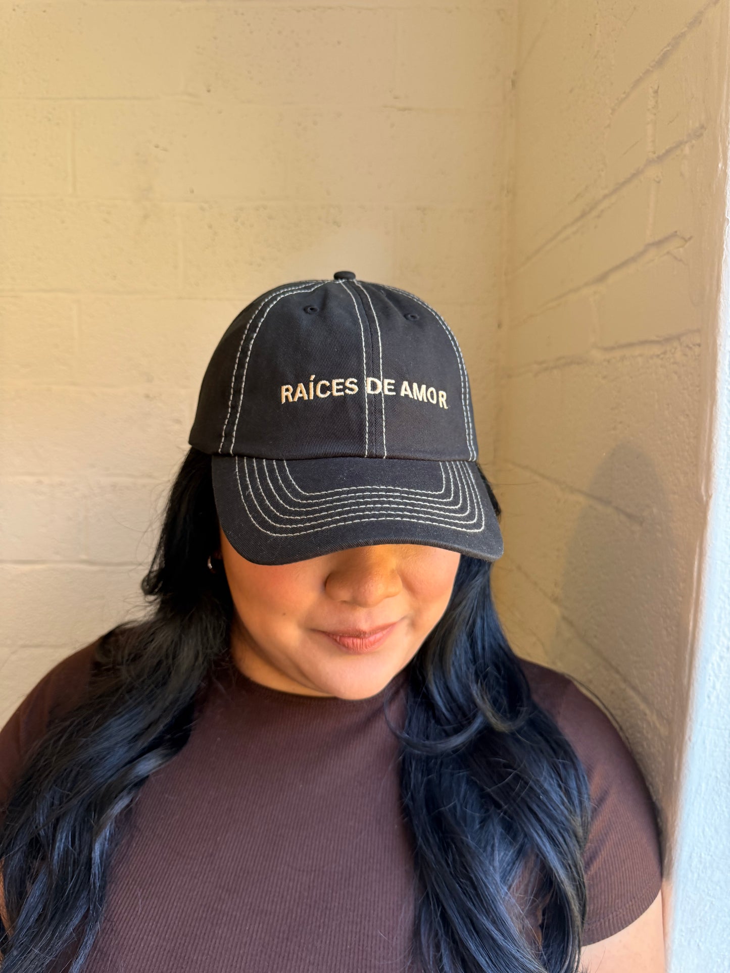 'Raíces De Amor' Black Stitched Hat