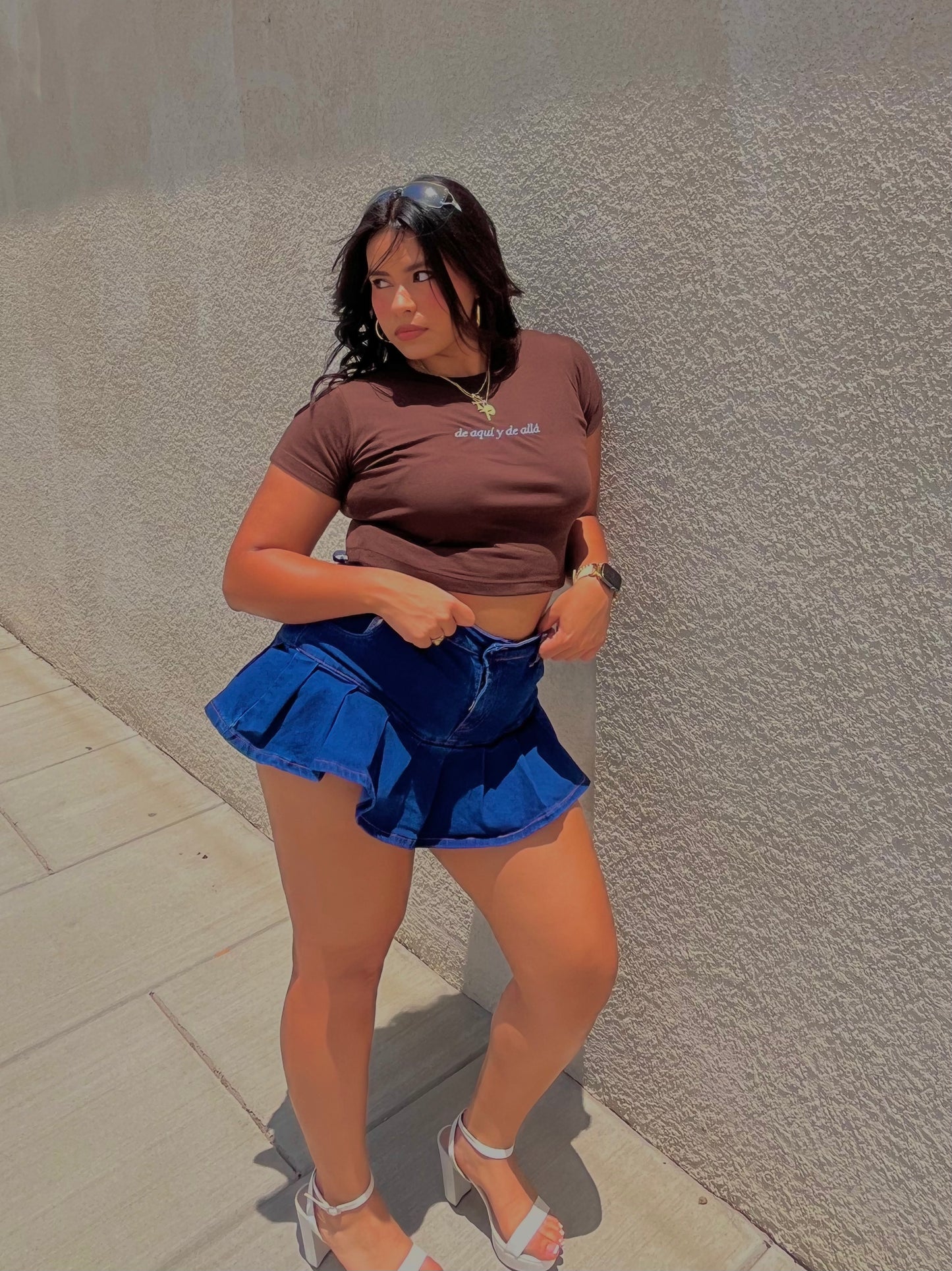 'De Aquí y De Allá' Embroidered Brown Rib Baby Tee